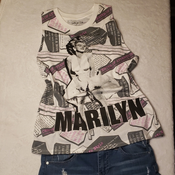 Marlyn Monroe Tops - ♥️ Merlyn Monroe tanktop